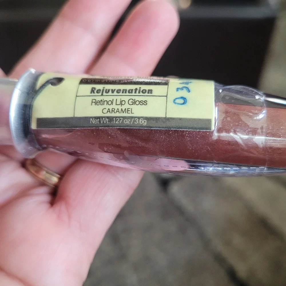 Dr Jeanette Graf Rejuvenation Retinal LIP Gloss- caramel NWT Sealed